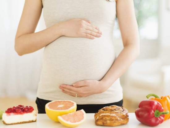 how does the baby get food during pregnancy