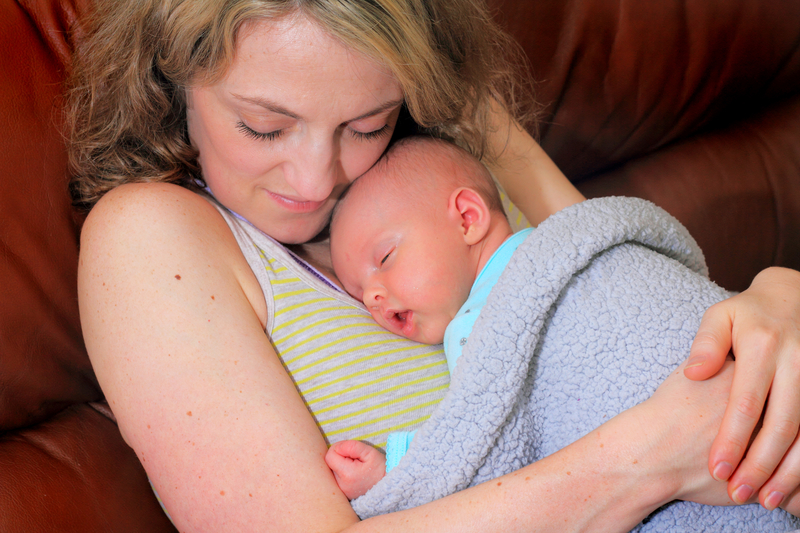 Cuddling Your Baby is Very Important - Science Reveals!