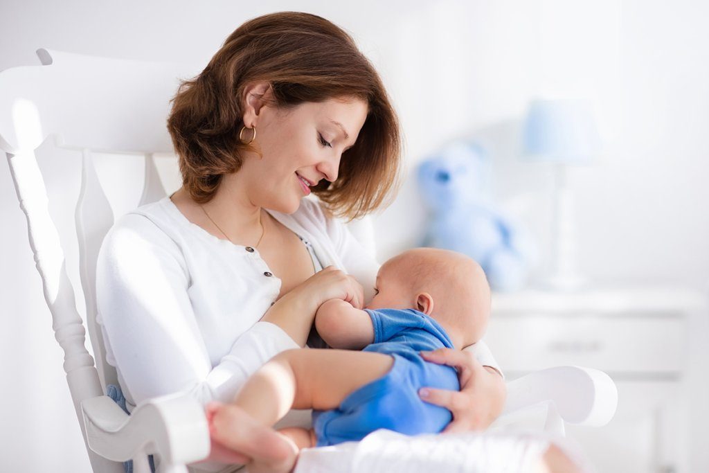 How To Get a Good Latch In Breastfeeding
